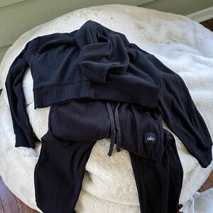 Alo Set - joggers & crop hoodie, XS, but fits like S